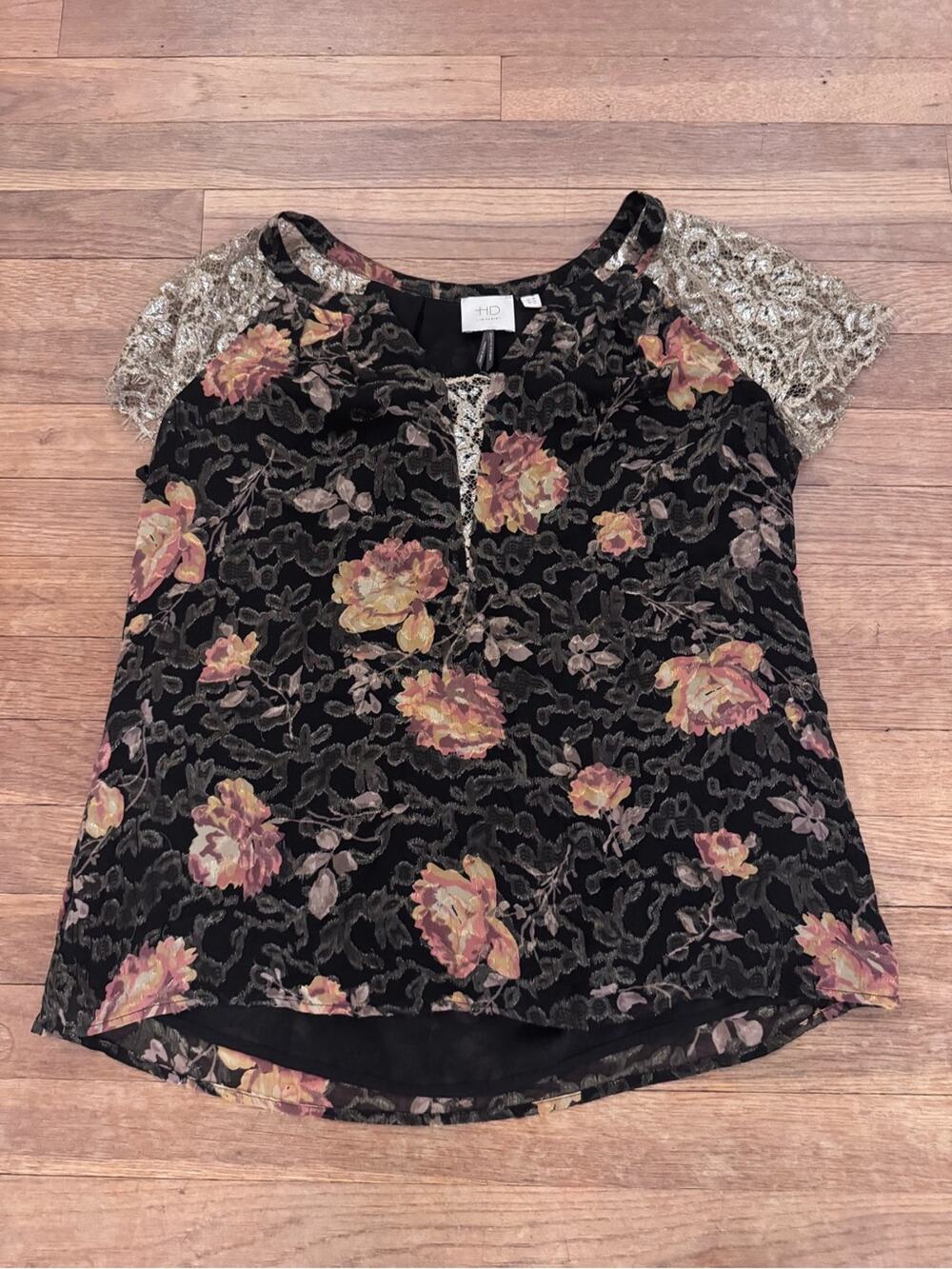 HD in Paris Women's Black Metallic Floral Silk Blend Short Sleeve Top - Sz 4
 b7